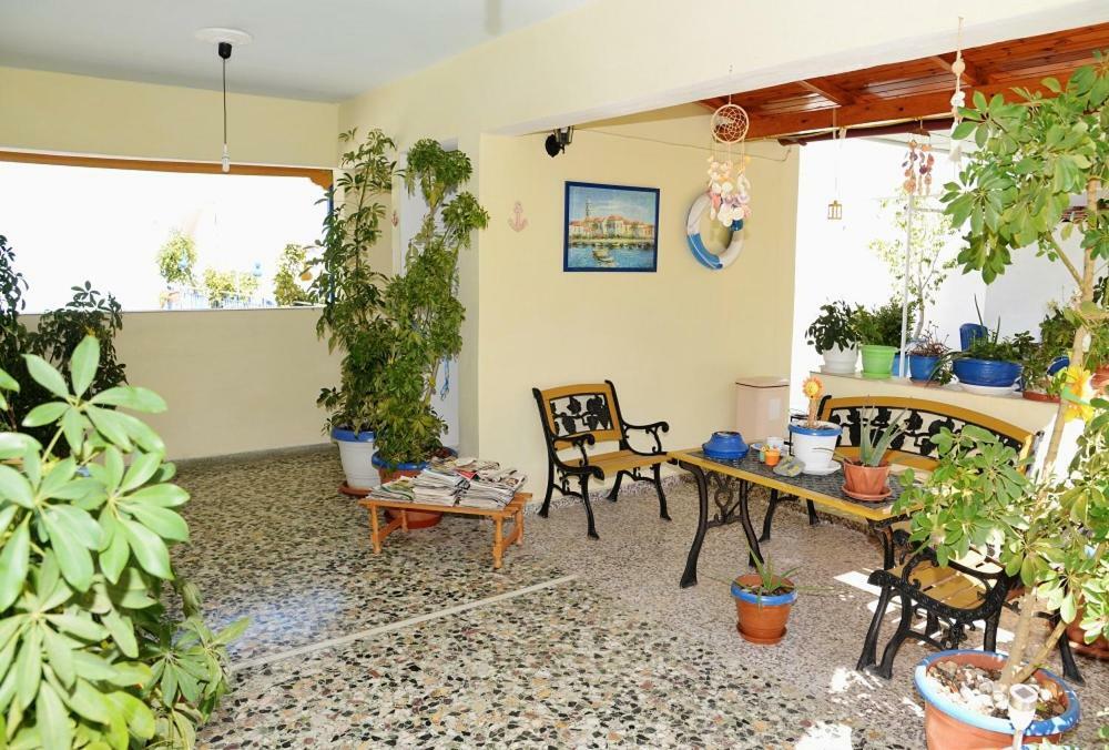Kotsifas Rooms Tiros Bagian luar foto