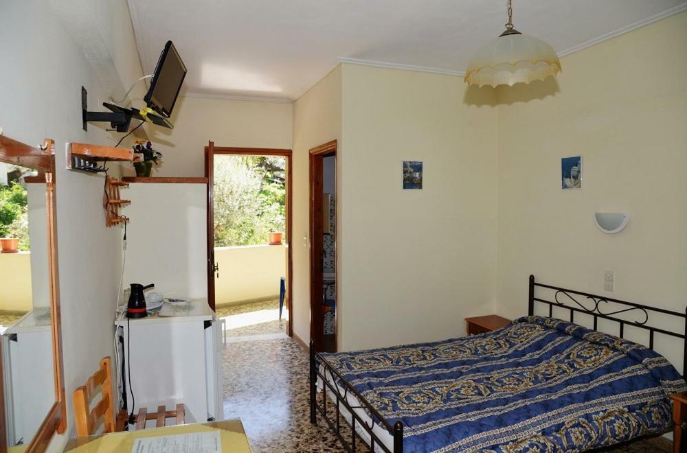 Kotsifas Rooms Tiros Bagian luar foto